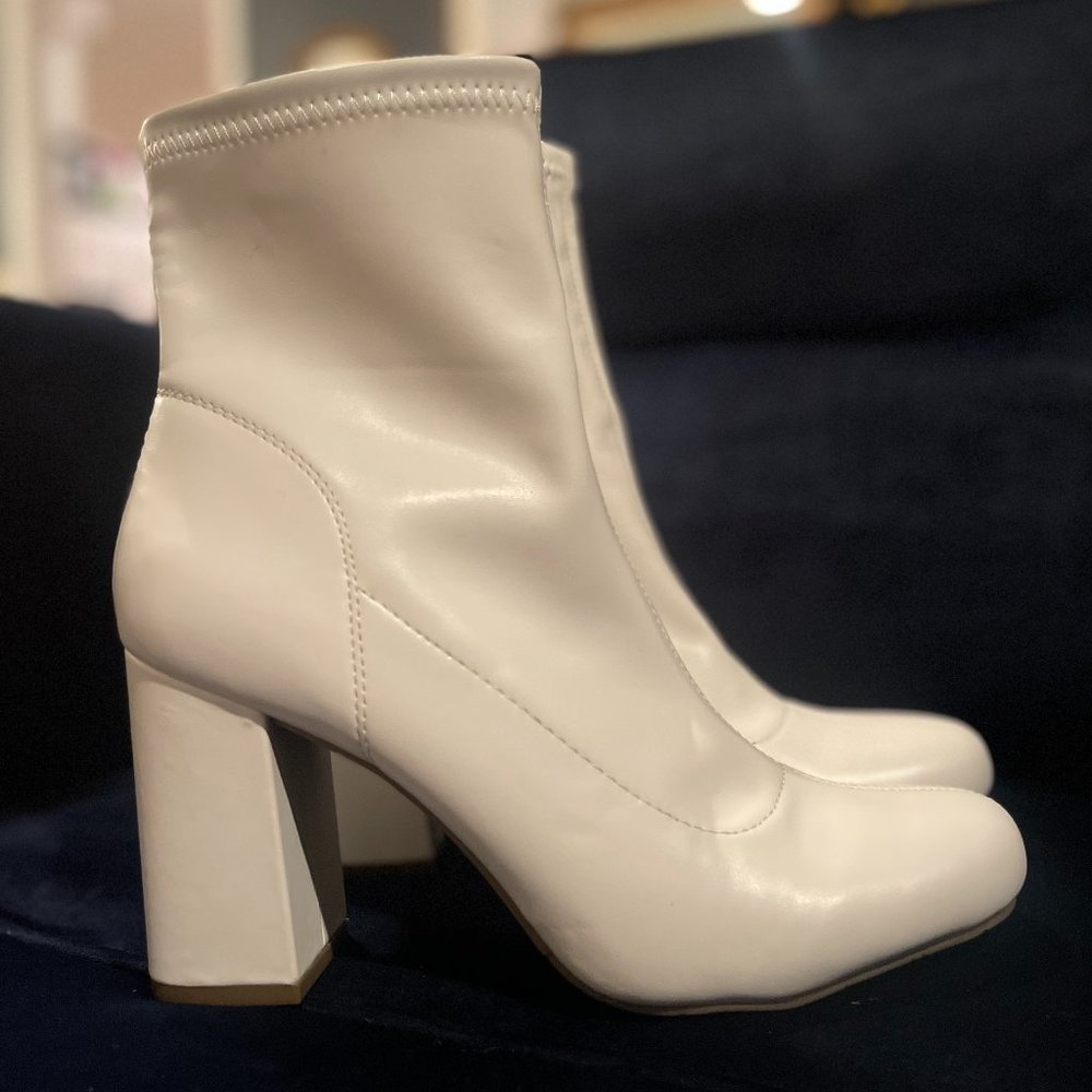 NWT MIA White Booties